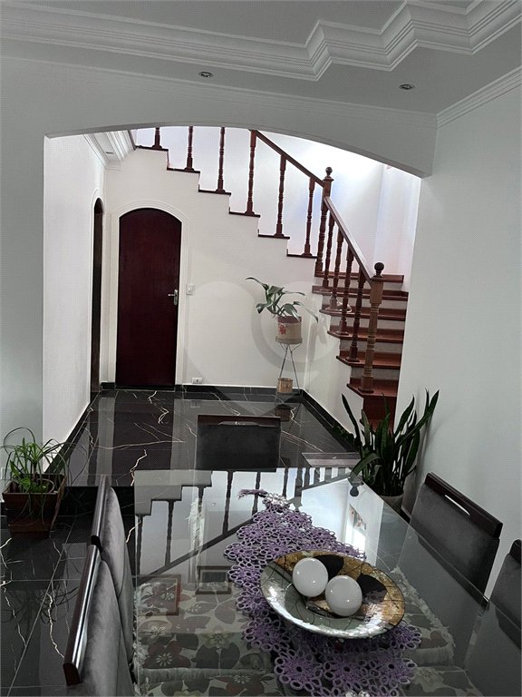 Sobrado à venda com 5 quartos, sendo 2 suítes,  em Jardim da Granja, São José dos Campos, SP