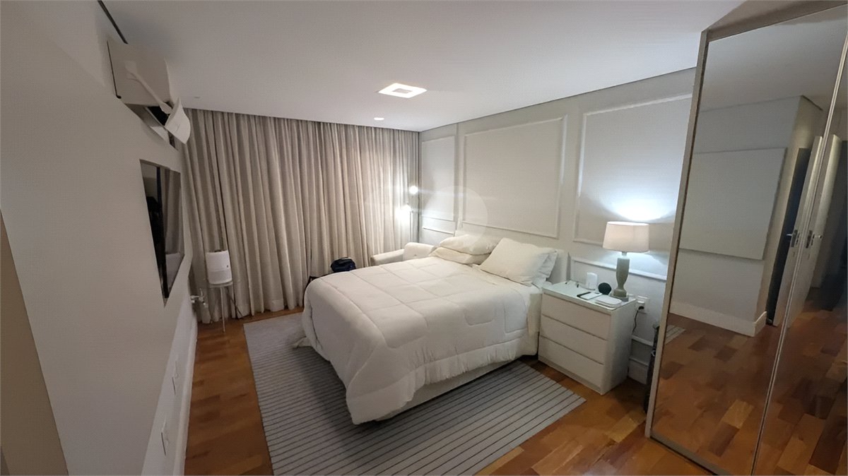 Apartamento à venda com 4 quartos, sendo 1 suíte, em Campo Belo, São Paulo, SP