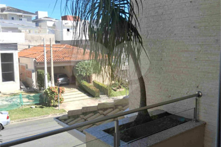 Casa à venda com 3 suítes no condomínio Portal do Jequitibá, Valinhos - SP