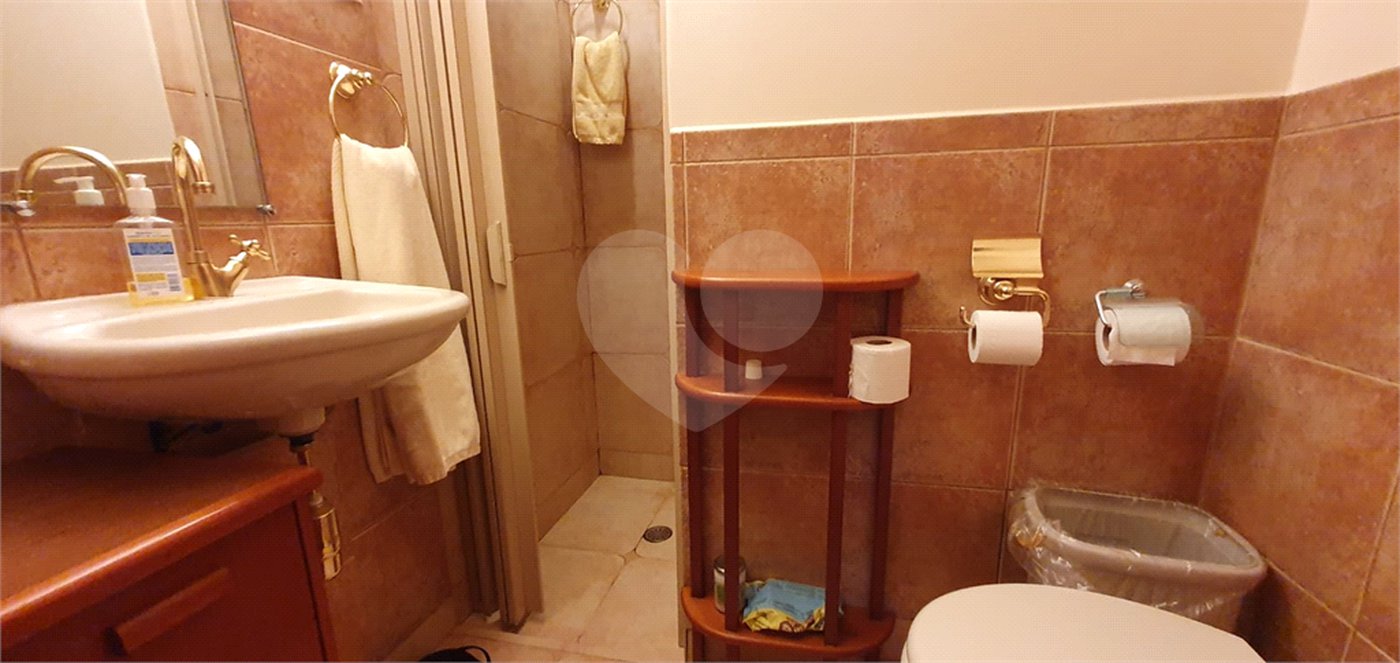 Sobrado à venda com 4 quartos, sendo 2 suítes, em Moema, São Paulo, SP