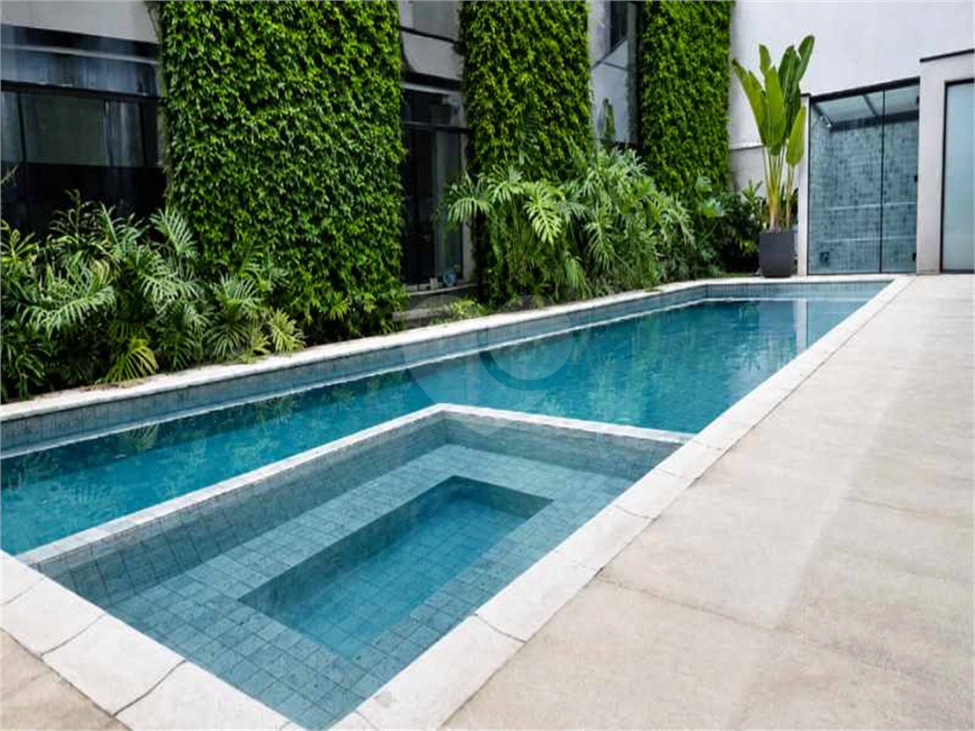 Casa à venda com 5 suítes no condomínio Tamboré II, Santana de Parnaíba - SP