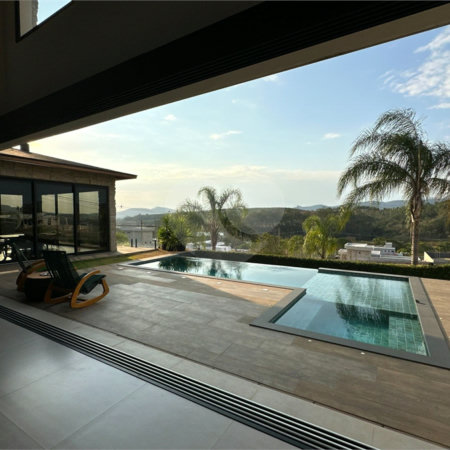 Casa Térrea à venda ou para alugar com 3 suítes em Jardim Leonor, Itatiba, SP