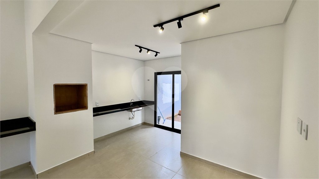 Casa à venda com 3 quartos, sendo 1 suíte, no condomínio Brasil, Atibaia - SP