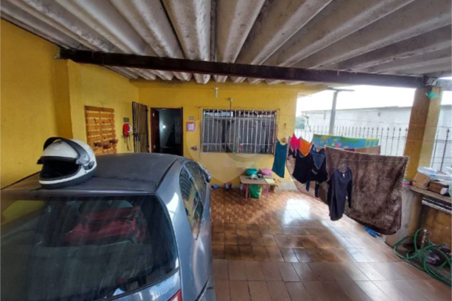 Sobrado à venda com 3 quartos em Vila Mangalot, São Paulo, SP