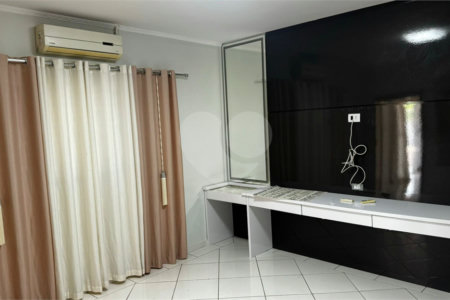 Casa à venda com 8 quartos, sendo 3 suítes,  no condomínio Terras de Santa Rosa, Salto - SP