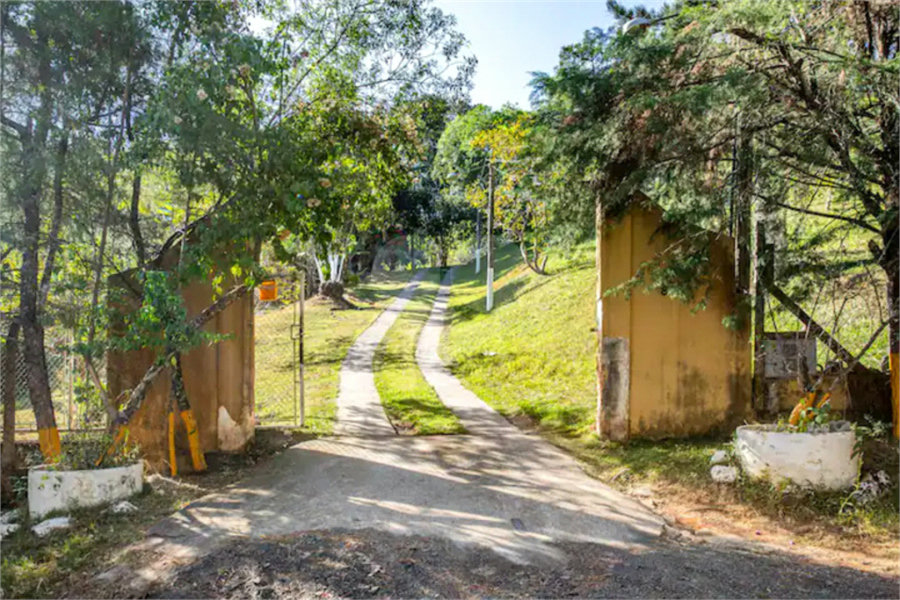 Chácara à venda com 7 quartos, sendo 3 suítes, em Parque Caetê, Bragança Paulista, SP