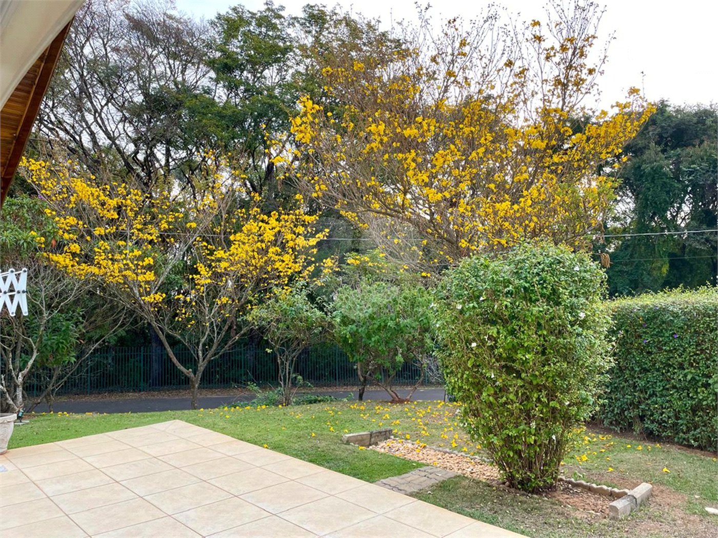 Casa à venda com 3 quartos, sendo 1 suíte, no condomínio Vale do Lago, Sorocaba - SP