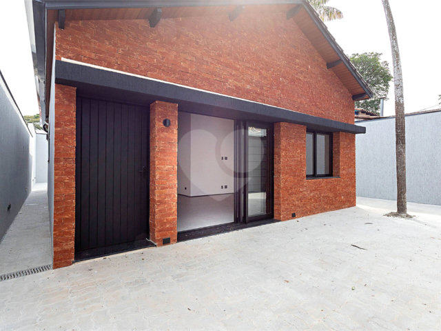 Casa Térrea à venda com 3 quartos, sendo 2 suítes,  em Alto da Boa Vista, São Paulo, SP
