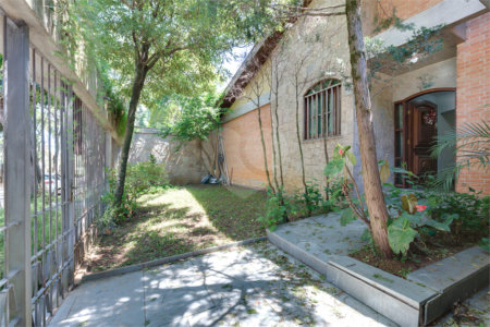 Casa Térrea à venda com 3 suítes em Jardim dos Estados, São Paulo, SP