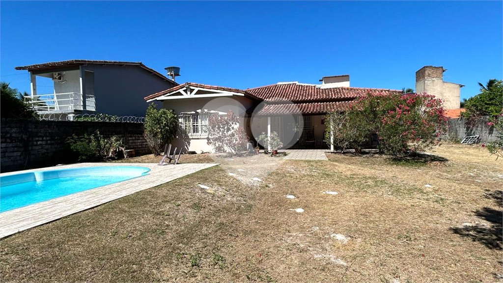 Casa à venda com 3 quartos, sendo 1 suíte, no Centro, Santa Cruz Cabrália, BA