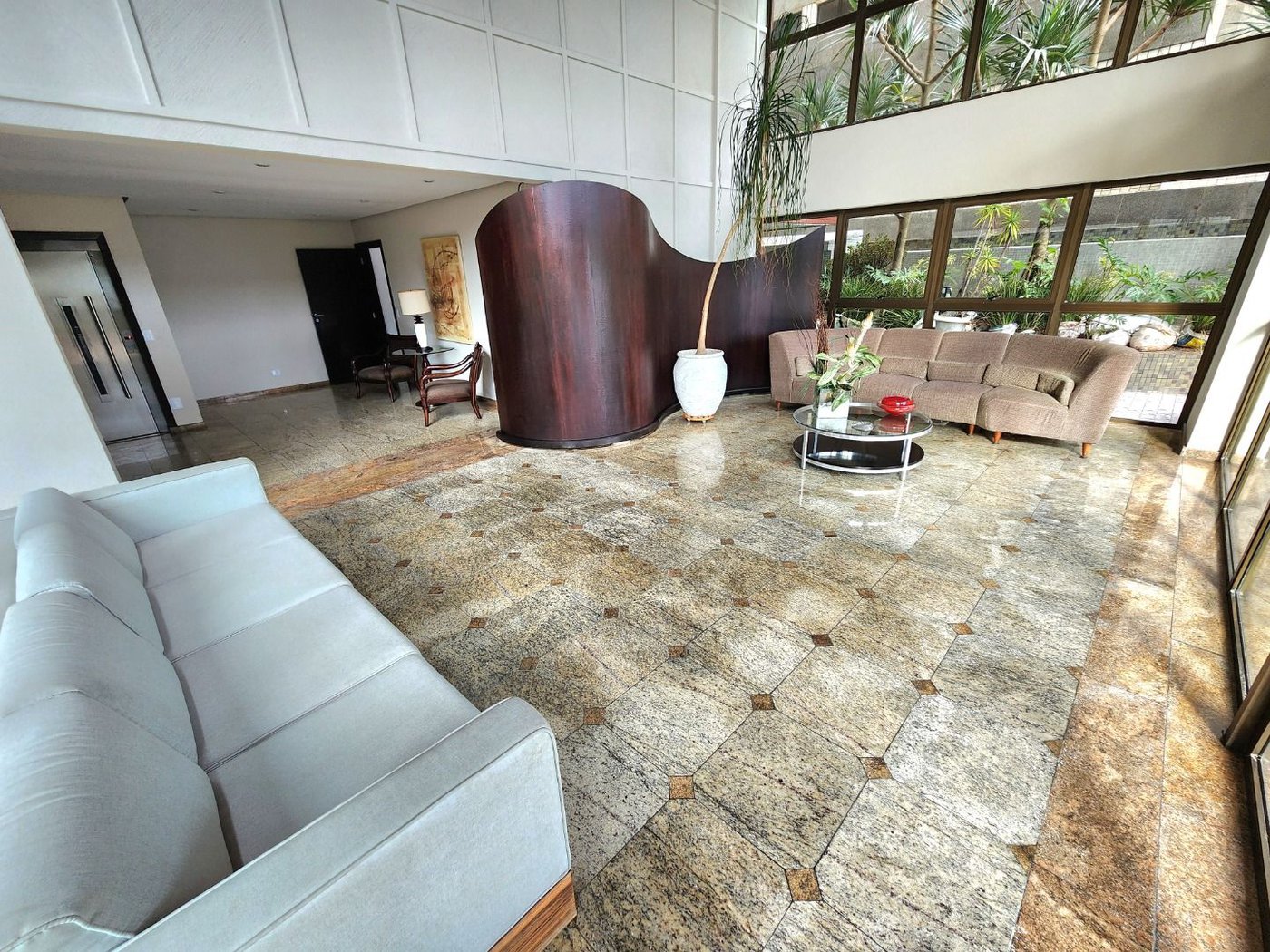 Apartamento Alto Padrão Frente Mar com 4 Dormitórios, 3 Suítes e 3 Vagas na Orla de Santos
