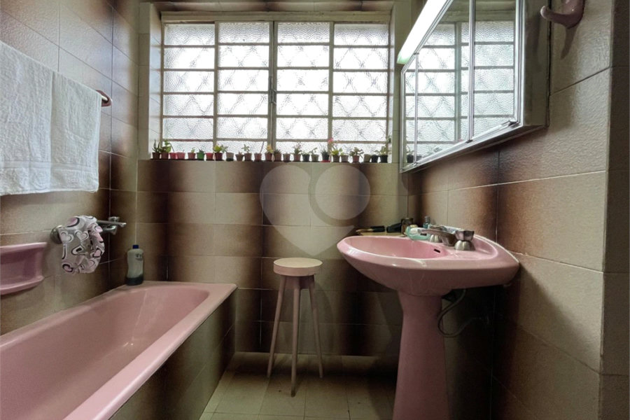 Sobrado à venda com 5 quartos, sendo 1 suíte, em Palmas do Tremembé, São Paulo, SP