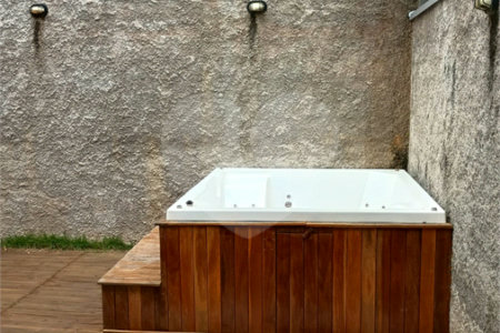 Casa à venda ou para alugar com 3 suítes no condomínio Quinta das Oliveiras, Valinhos - SP