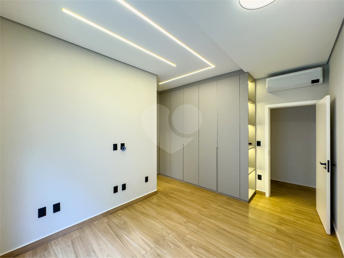 Casa à venda com 3 suítes no condomínio Residencial Helvétia Park, Indaiatuba - SP