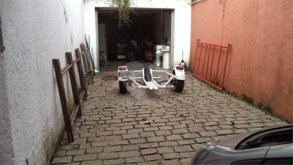 Sobrado à venda com 6 quartos, sendo 2 suítes,  em Chácara Monte Alegre, São Paulo, SP