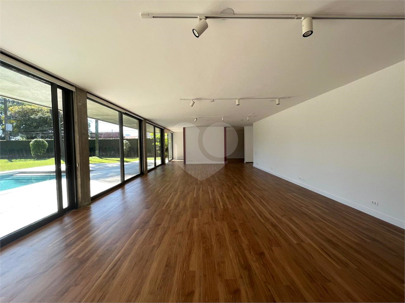 Sobrado para alugar com 5 quartos, sendo 4 suítes, em Jardim Everest, São Paulo, SP