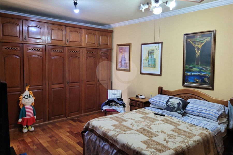 Sobrado à venda com 4 quartos, sendo 3 suítes, em Horto, São Paulo, SP