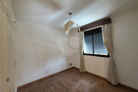 Apartamento à venda com 3 suítes em Vila Uberabinha, São Paulo, SP