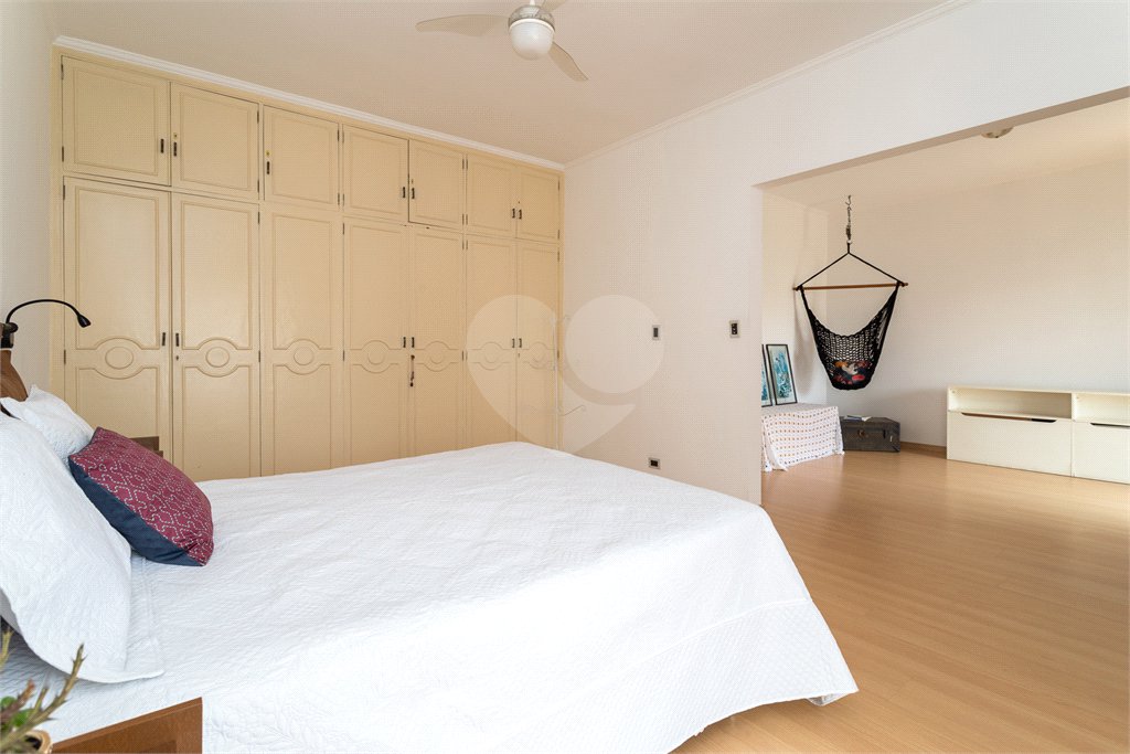 Casa à venda com 4 quartos, sendo 3 suítes, em Vila Mariana, São Paulo, SP