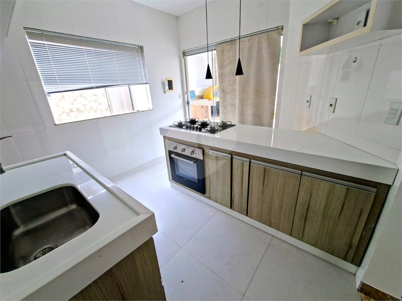 Casa à venda com 3 quartos, sendo 2 suítes, em Orla Norte, Porto Seguro, BA