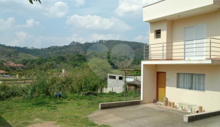 Sobrado à venda com 4 suítes no Centro, Bom Jesus dos Perdões, SP