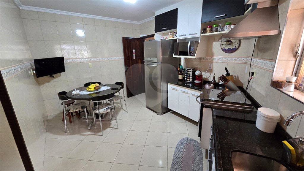 Sobrado à venda com 4 quartos, sendo 1 suíte, em Jardim Regina, São Paulo, SP