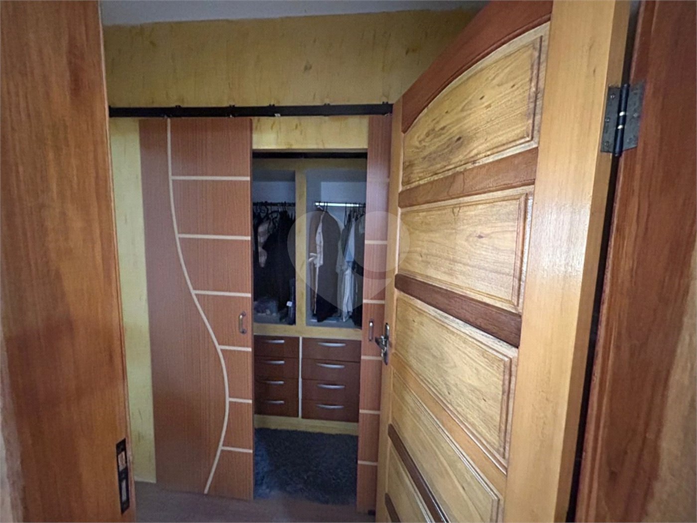Sobrado à venda com 6 quartos, sendo 1 suíte,  em Vila do Encontro, São Paulo, SP