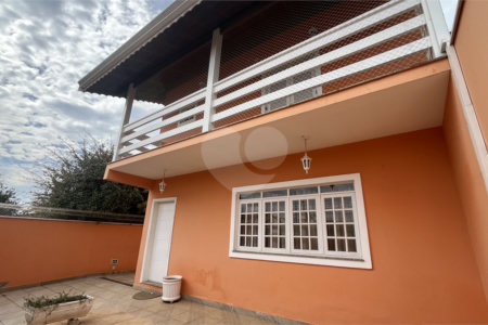 Sobrado à venda ou para alugar com 4 quartos, sendo 2 suítes, em Jardim Terceiro Centenário, Atibaia, SP