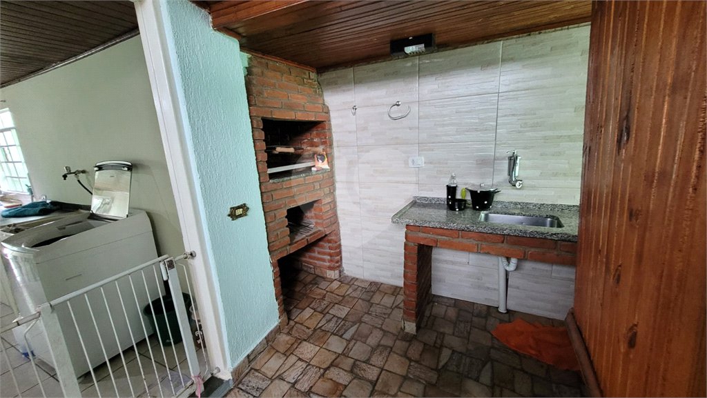 Casa à venda com 4 quartos, sendo 1 suíte, em Parque Maria Domitila, São Paulo, SP