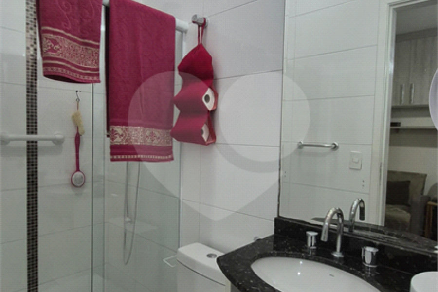 Casa à venda com 2 suítes no condomínio Simão Machado, São Paulo - SP