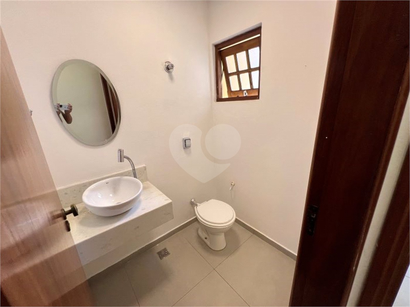 Casa à venda ou para alugar com 4 quartos, sendo 3 suítes, no condomínio Estância Marambaia, Vinhedo - SP