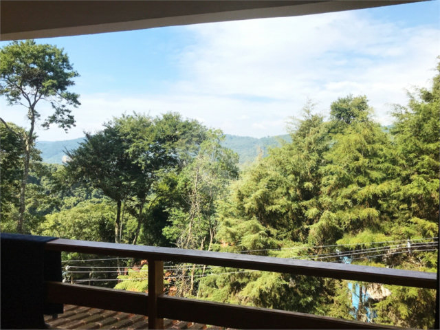 Casa à venda ou para alugar com 3 quartos, sendo 1 suíte,  no condomínio Parque Suiça, Caieiras - SP