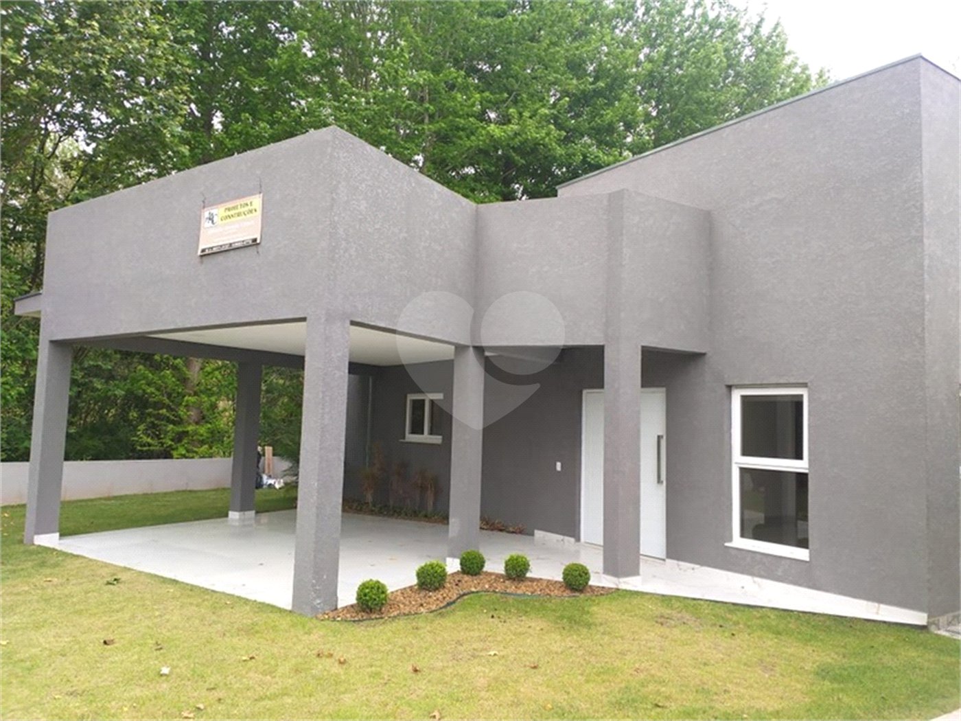 Casa à venda com 2 quartos, sendo 1 suíte, no condomínio Figueira Garden, Atibaia - SP