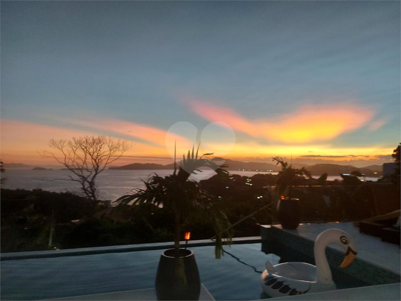 Casa à venda com 4 quartos, sendo 3 suítes, em Albatroz, Armação dos Búzios, RJ