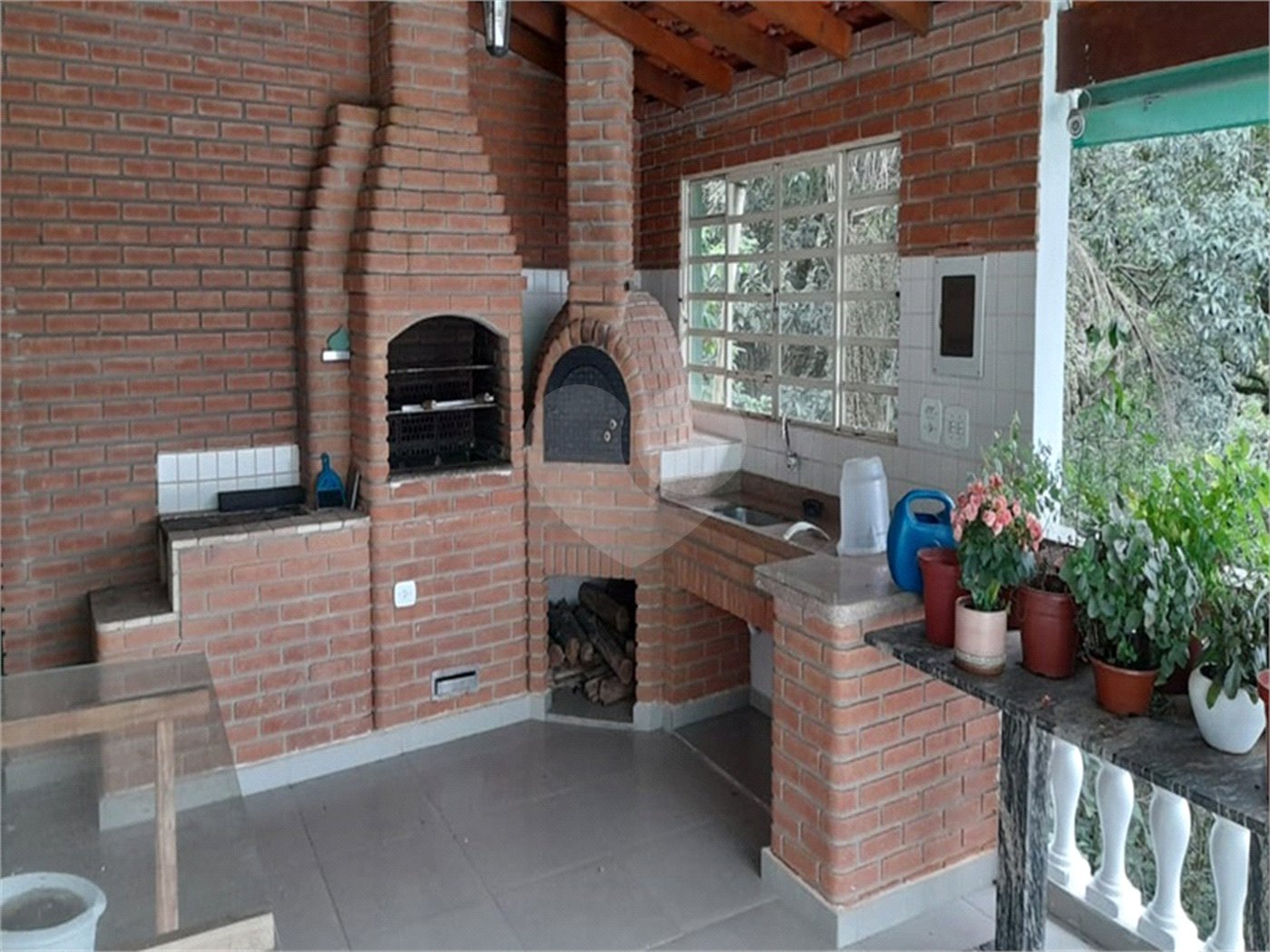 Casa à venda com 5 quartos, sendo 3 suítes,  no condomínio Alpes da Cantareira, Mairiporã - SP