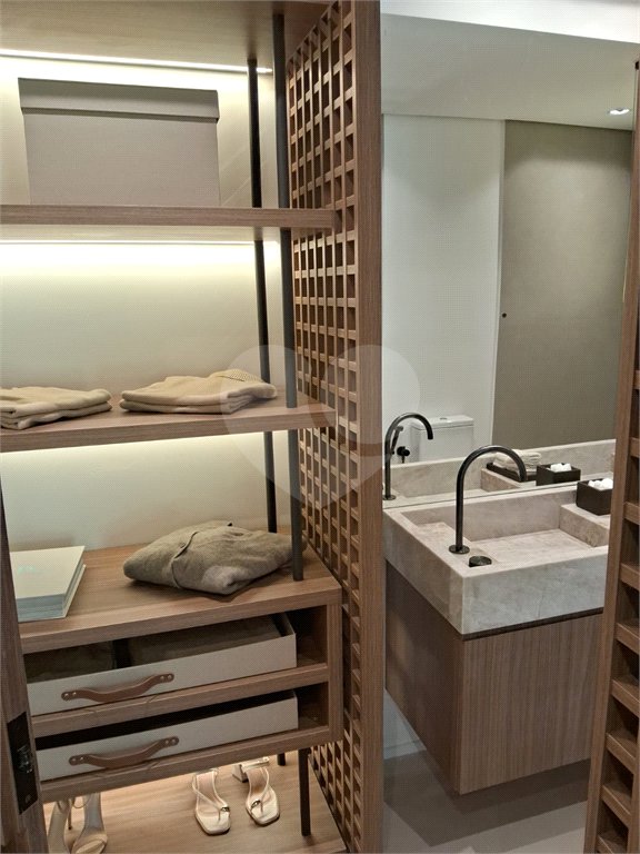 Apartamento à venda com 3 suítes em Moema, São Paulo, SP