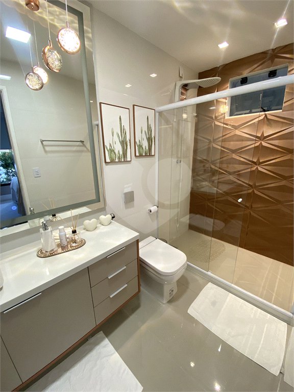 Casa à venda com 4 quartos, sendo 2 suítes, no condomínio Golden Village, Rio de Janeiro - RJ