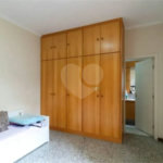Casa com 3 dormitórios sendo 3 suítes com 03 vagas de garagem.