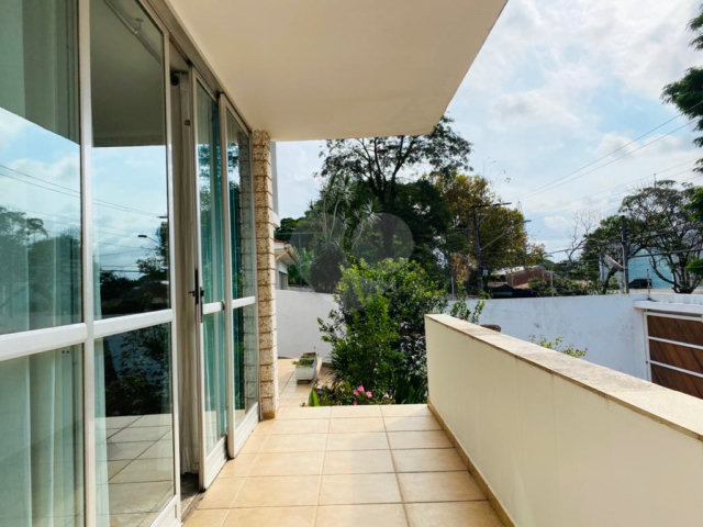 Sobrado à venda com 5 quartos, sendo 1 suíte,  em Interlagos, São Paulo, SP