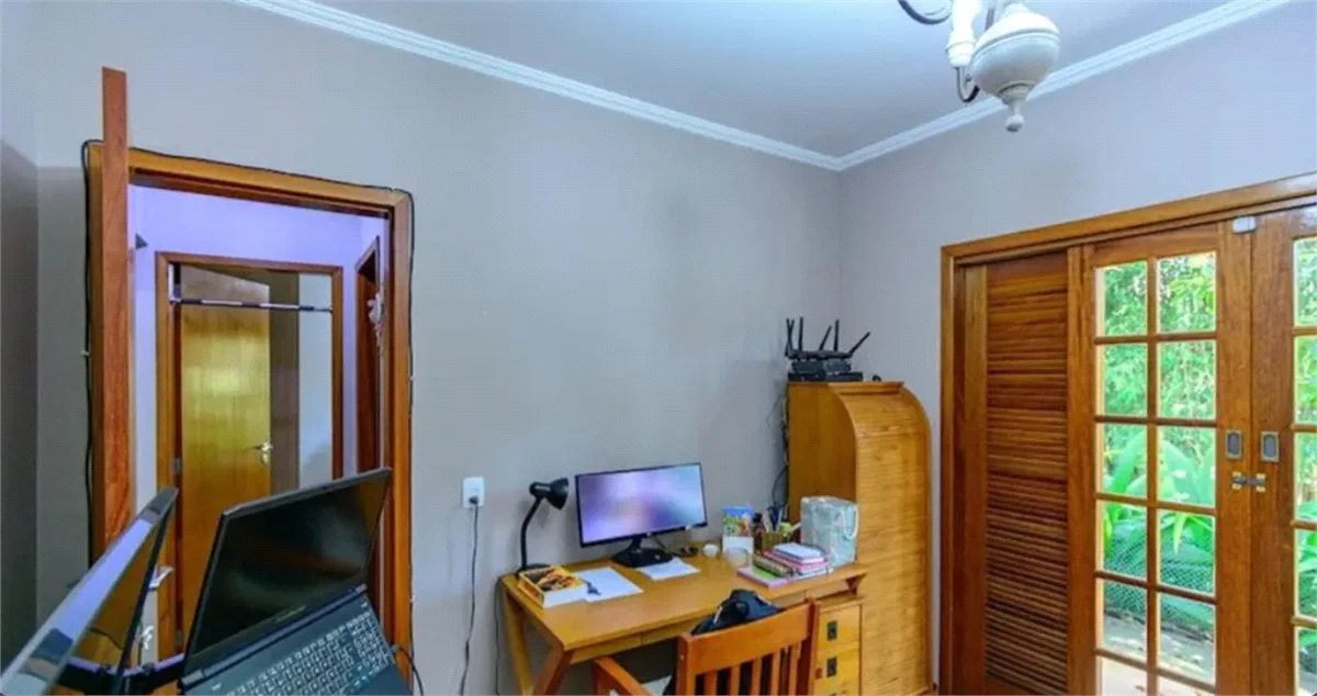 Casa à venda com 4 quartos, sendo 2 suítes, em Granja Viana, Cotia, SP
