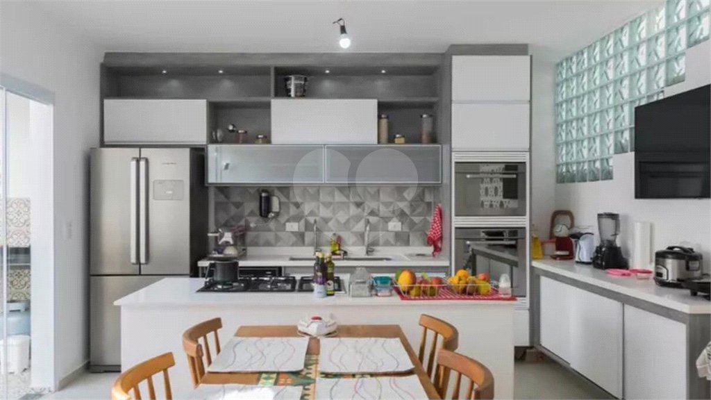 Sobrado à venda com 3 quartos, sendo 1 suíte, em Vila Firmiano Pinto, São Paulo, SP