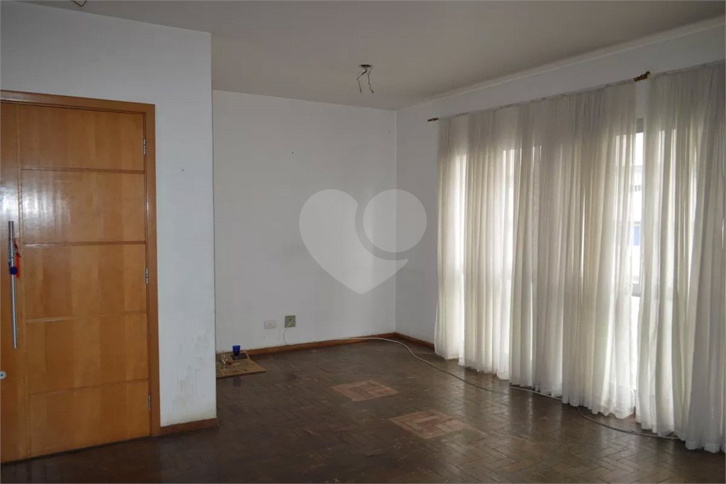 Apartamento à venda com 3 quartos, sendo 1 suíte,  em Vila Mariana, São Paulo, SP