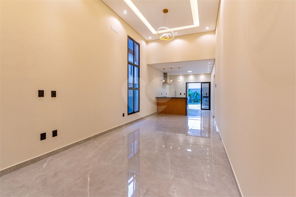 Casa à venda com 3 quartos, sendo 1 suíte, no condomínio Reserva do Vale, Caçapava - SP