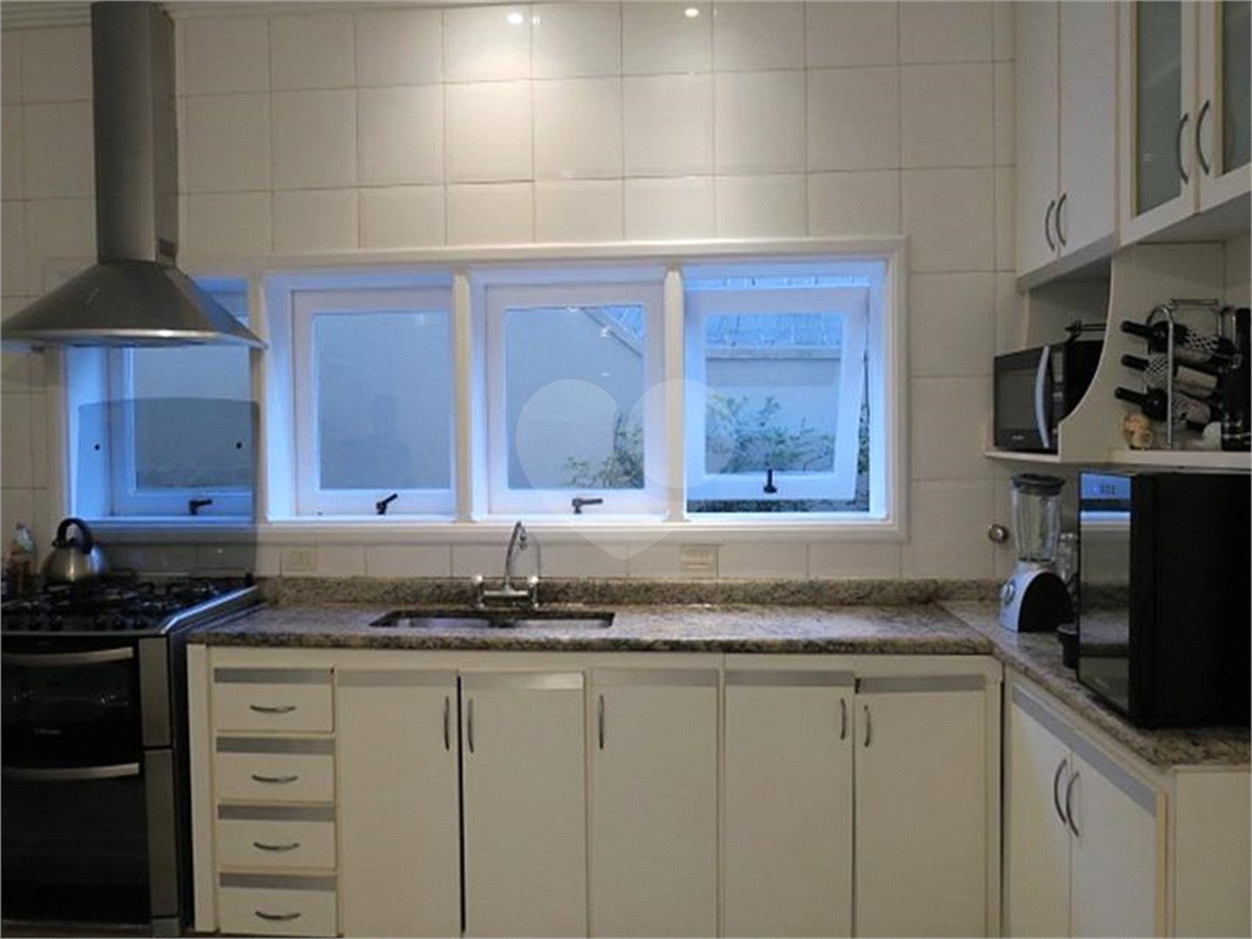 Casa em condomínio à venda com 4 quartos, sendo 3 suítes, em Jardim Vitória Régia, São Paulo, SP