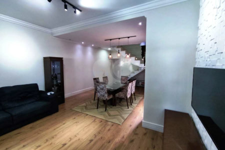 Sobrado à venda com 3 quartos, sendo 1 suíte,  em Residencial Colinas, Mogi das Cruzes, SP