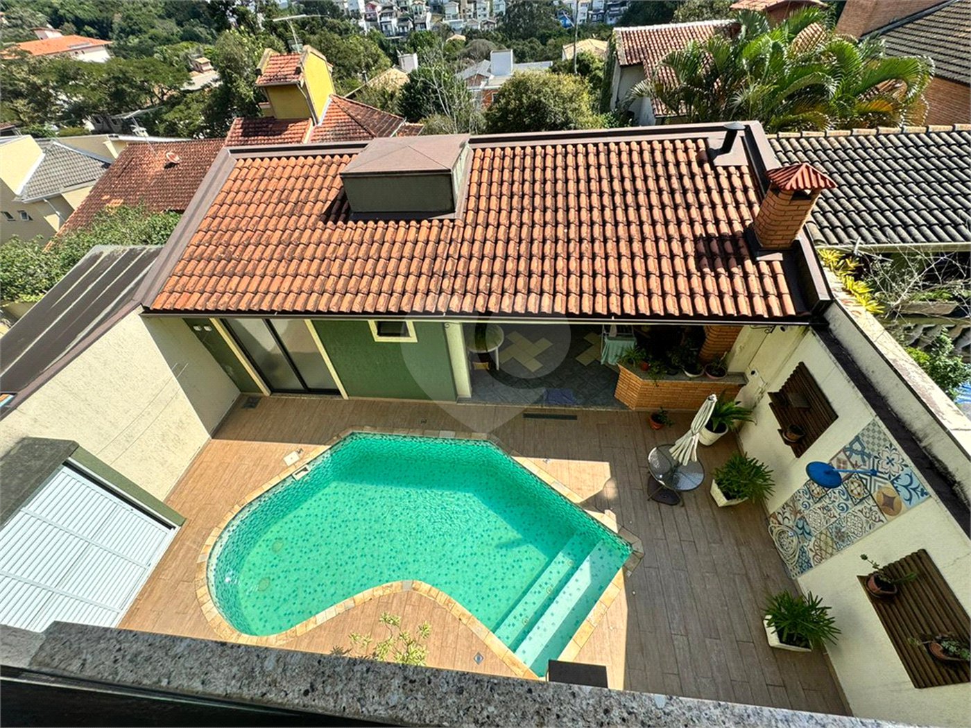Casa à venda com 3 quartos, sendo 1 suíte, no condomínio Residencial Jardim das Flores 1510, Cotia - SP
