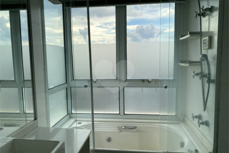 Apartamento à venda com 3 suítes em Vila Andrade, São Paulo, SP