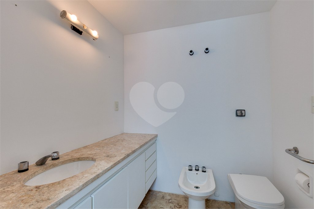 Apartamento à venda com 3 suítes em Real Parque, São Paulo, SP