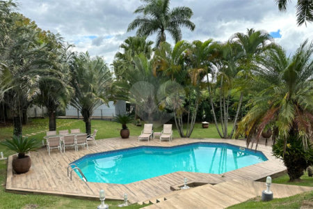 Chácara no Condomínio Vale das Laranjeiras em Indaiatuba SP - Venda - R$ 3,600.000,00 - Locaçao - R$ 30.000,00 mais encargos - Linda, espaçosa, aconchegante, acabamento de alto padrão em rua tranquila e arborizada, em um dos Condomínios mais valorizados de Indaiatuba. Com fácil acesso as principa
