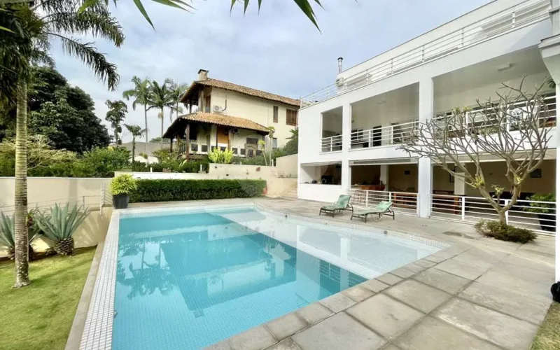 Casa em Condomínio Palos Verdes - 4 stes. Casa moderna impecável, lareira, piscina, gourmet!